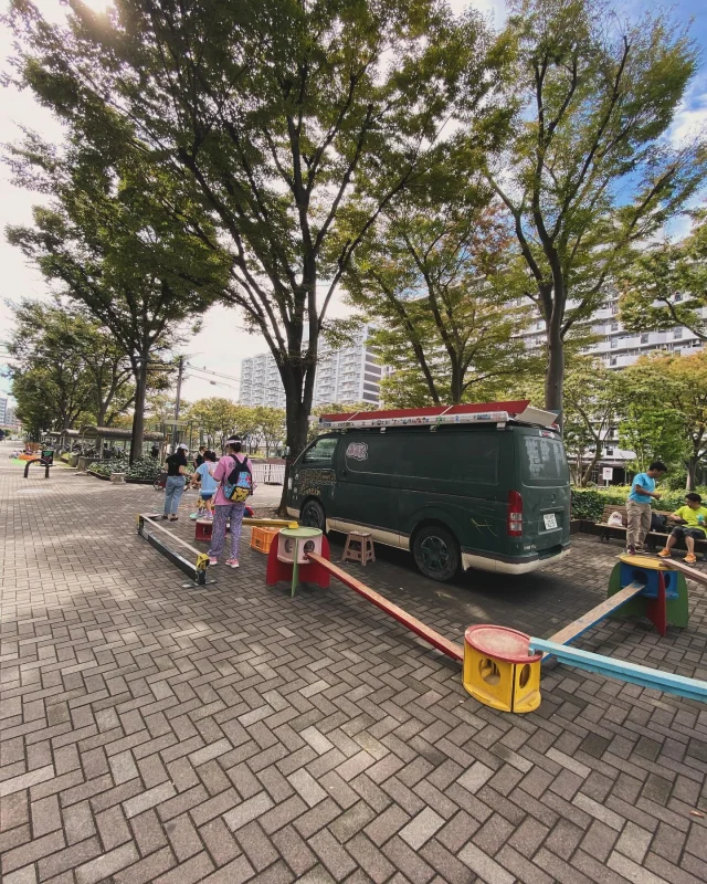 本日は快晴☀️
毎月第三土曜日は「立花一丁目団地」でみちあそびをしています！
SSKの他に立花児童館・自治会・地域食堂こだち・UR都市機構と様々な団体と協働しています。

今もやってます！近くにいたら遊びにきてね〜😎

#SSK #立花一丁目団地　#みちあそび　#地域食堂　#自治会　#立花児童館