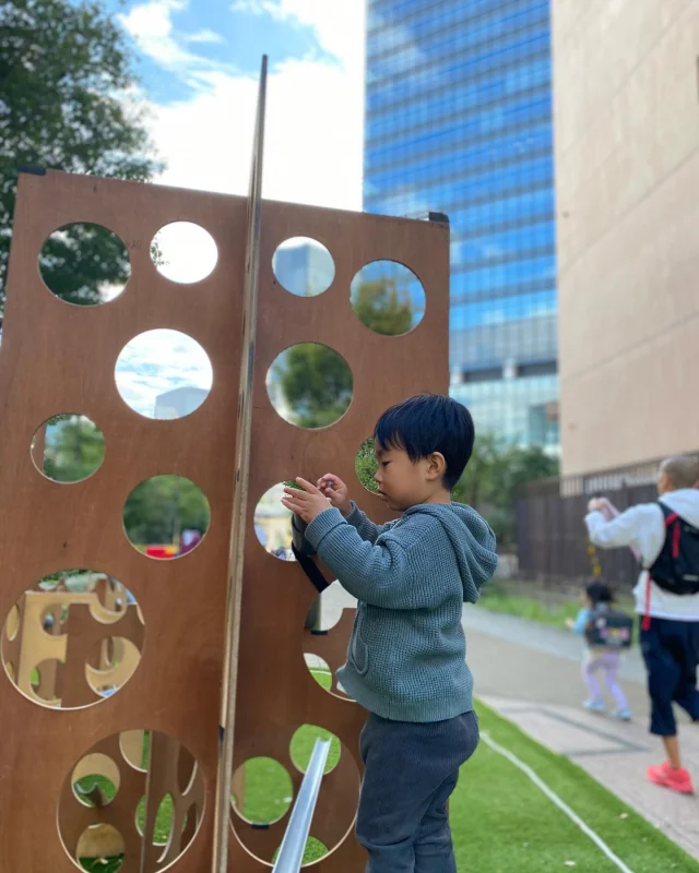 【大手町BATON PARKに出張中😀】

大都会にからふる号が登場‼️
当イベントは、大手町の川端緑道の一部で開催されます。現在、川端緑道は街ぐるみで様々な利用方法が検討されています。（販売・賑わい・遊ぶなど）
都会のど真ん中で好きなだけ遊んでみたいそこのあなた！ぜひ遊びに来てください😁17時までやってるよ〜✌️

︎※詳細は
@batonpark_otemachiをご覧ください

#SSK #みちあそび#移動式遊び場#大手町
#BATONPARK #川端緑道