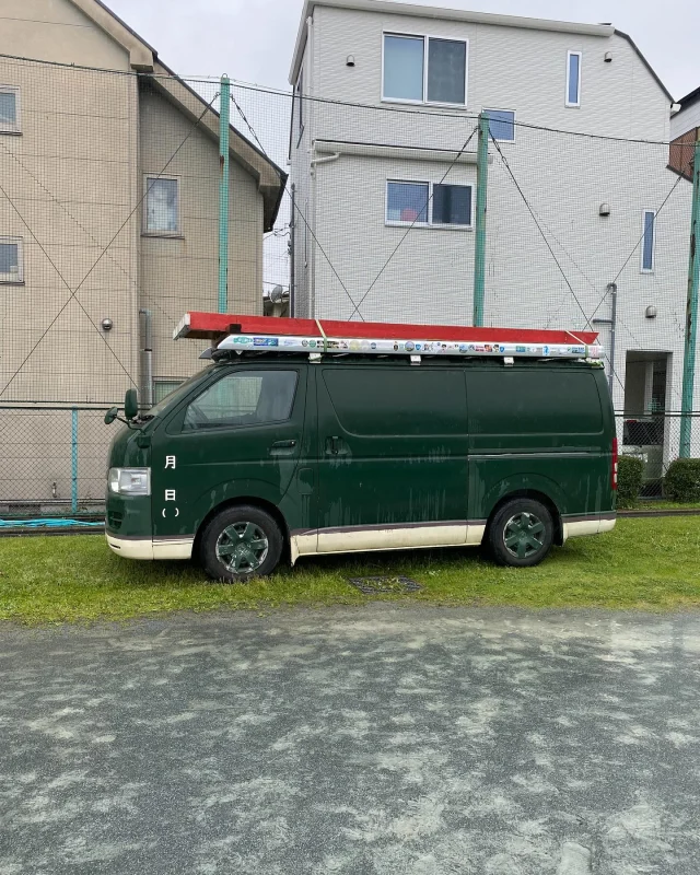 【鹿本学園　遊び場】

本日はあいにくの雨ですが、予定通り10時から遊び場を開催します😀
午後にかけて雨が止むので、それに合わせて遊び道具を増やしていければと思います！

#からふる号 #一般社団法人SSK #江戸川区 #鹿本学園　#東京都教育委員会　 #移動式あそび場  #鹿本学園